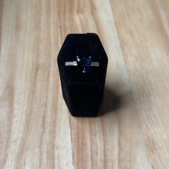 GLAMOUR ENGAGEMENT RING SIZE 6 - Picture 2 of 7